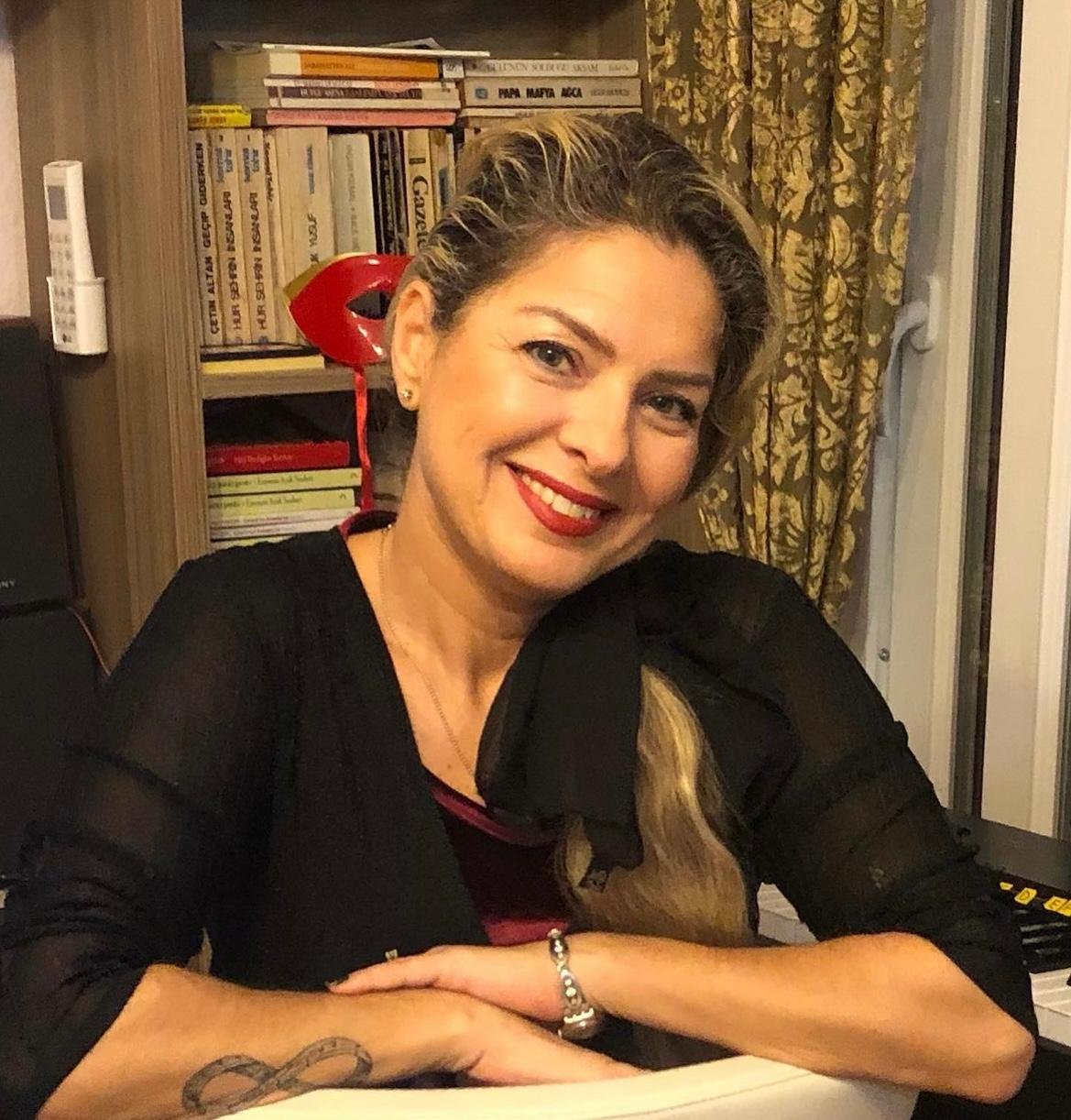 ÜÇ KİTAPTAN OLUŞAN KADIN OLMA SANATI KANAYAN YARALARA PARMAK BASMAYI BAŞARDI