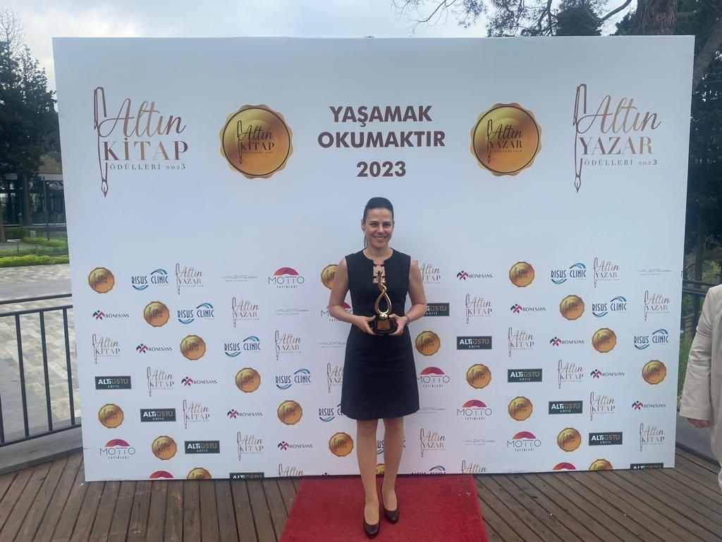 ALTIN YAZAR ÖDÜLÜ DE BAŞARILARI DA “SENİN İÇİN”