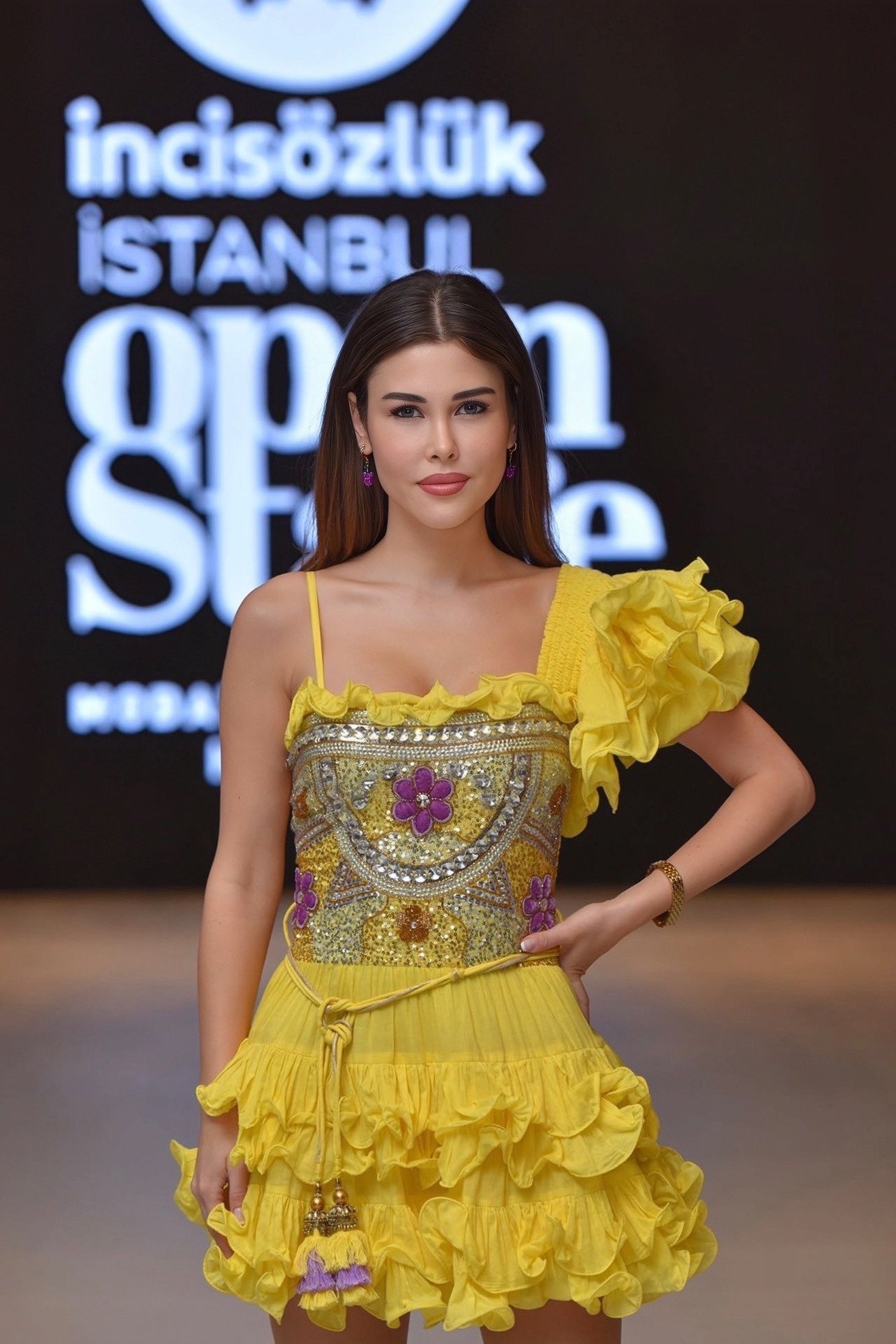 MODA DEFİLESİ DİYE BUNA DENİR