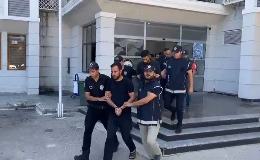MERSİN’DE GÖÇMEN KAÇAKÇISI 6 ŞÜPHELİ TUTUKLANDI