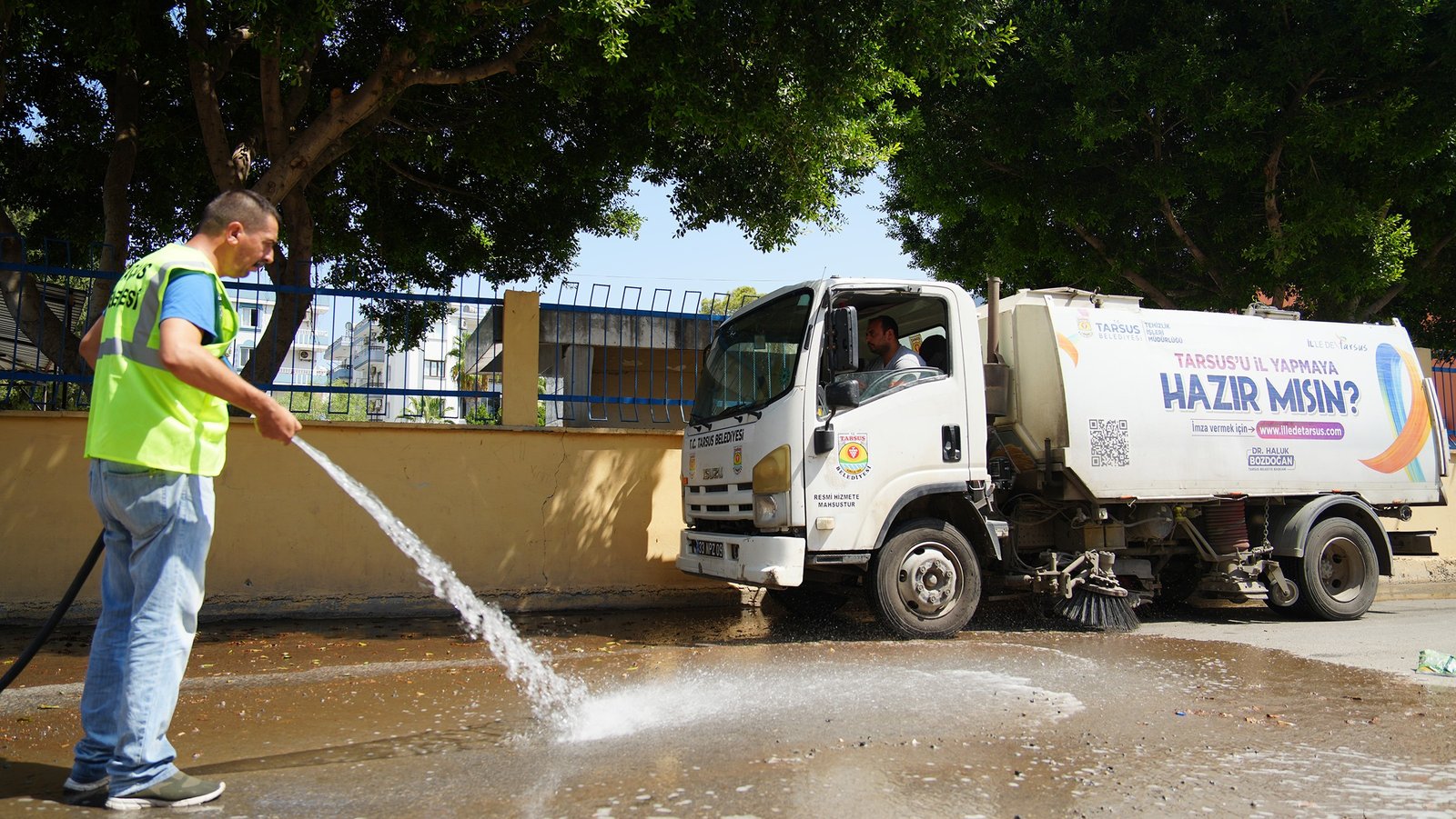 TARSUS BELEDİYESİ’NDEN OKULLARDA TEMİZLİK VE DEZENFEKSİYON ÇALIŞMASI