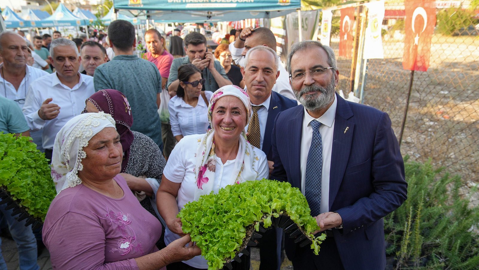 TARSUS’TA 1 MİLYON FİDE, 30 TON BUĞDAY VE 250 BİN FİDAN ÜCRETSİZ DAĞITILDI