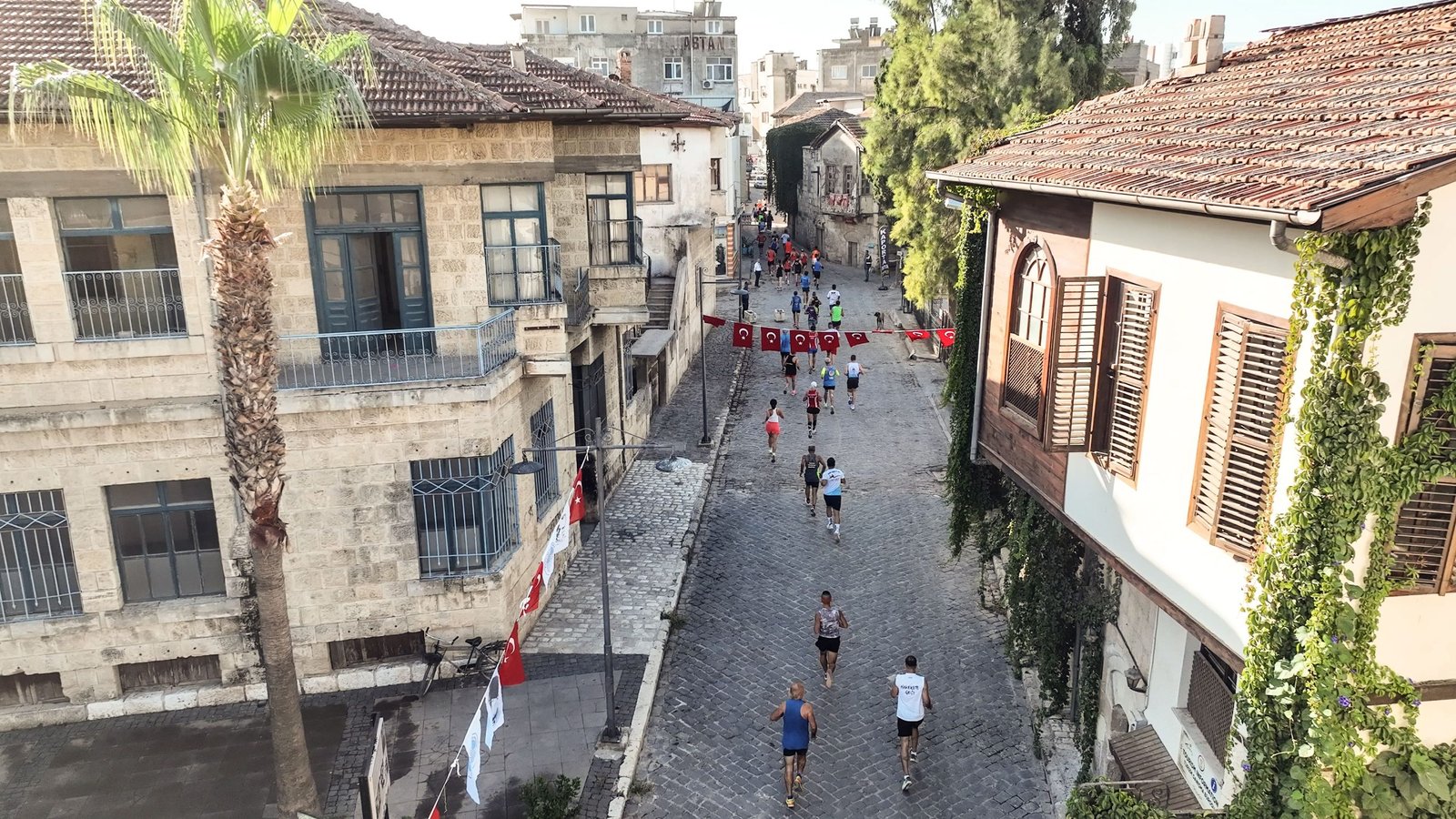 ‘15. ULUSLARARASI TARSUS YARI MARATONU’ TARİHİ VE DOĞAL GÜZELLİKLER İÇİNDE KOŞULDU