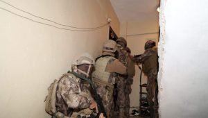 MERSİN’DE ‘TORBACI’ OPERASYONU: 8 ŞÜPHELİ ŞAHIS GÖZALTI ALINDI