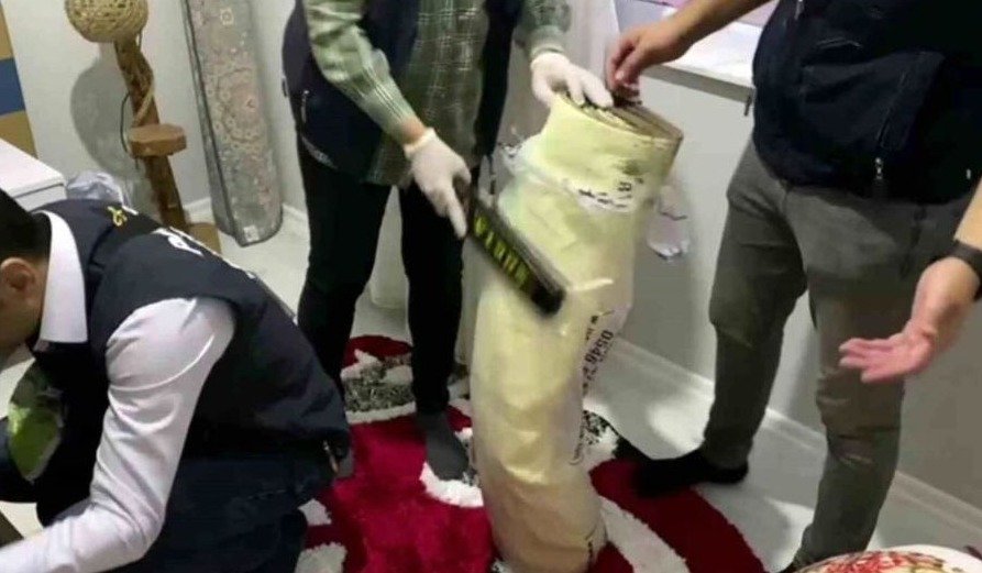SAHTE FORKLİFT İLANLARI ÜZERİNDEN 4 KİŞİYİ DOLANDIRAN 8 ŞÜPHELİ YAKALANDI
