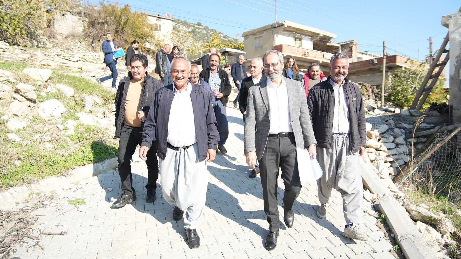 TARSUS BELEDİYE BAŞKANI DR. HALUK BOZDOĞAN, YOĞUN İLGİYLE KARŞILANDIĞI KÖY ZİYARETLERİNİ SÜRDÜRÜYOR