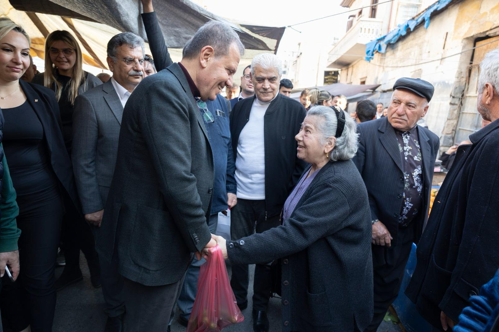 HALKIN BAŞKANI HALKLA İÇ İÇE OLMAYI SÜRDÜRÜYOR