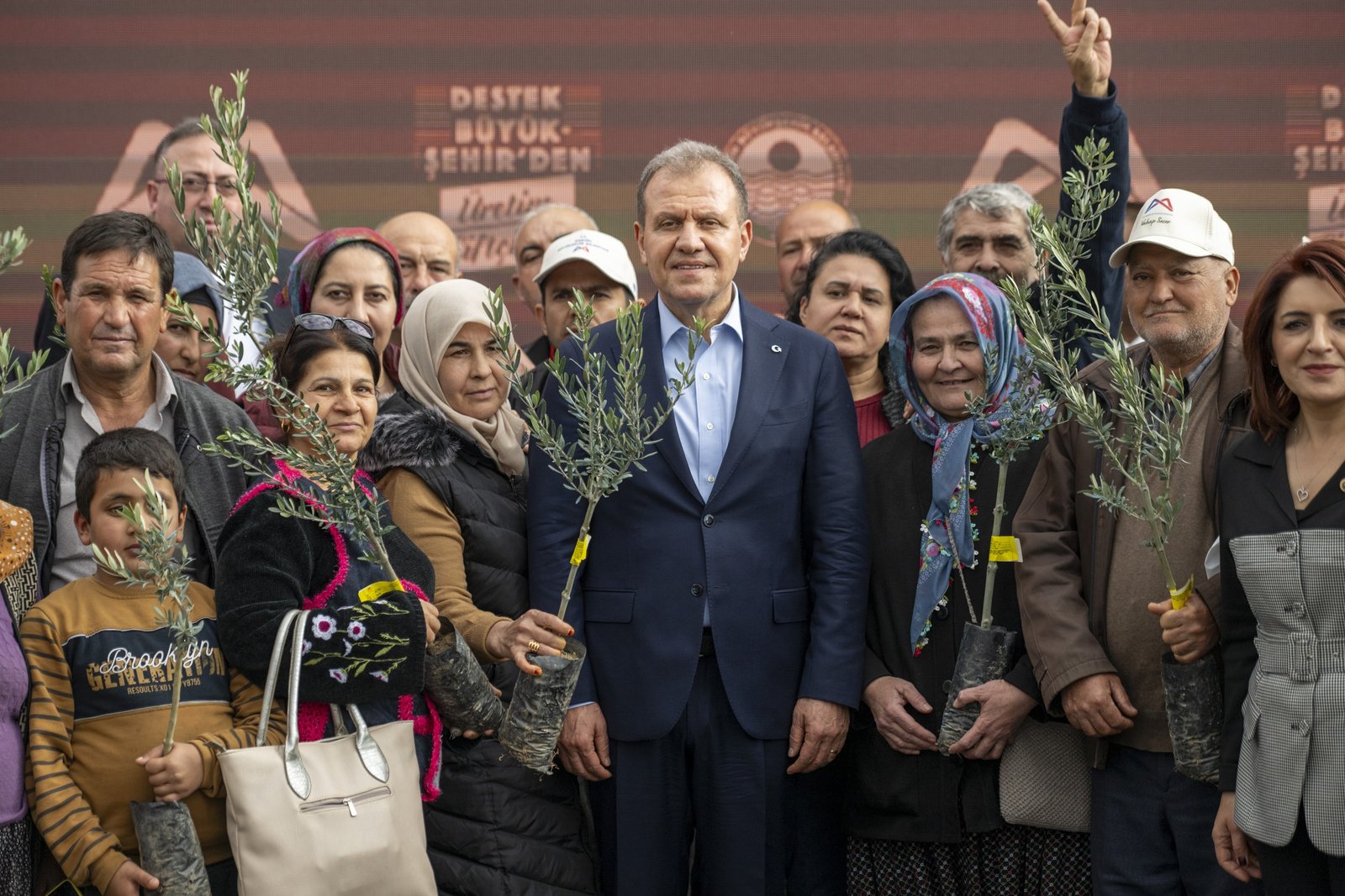 MERSİN BÜYÜKŞEHİR BU KEZ DE TARSUS VE ÇAMLIYAYLA’DAKİ ÜRETİCİLERİN YÜZÜNÜ GÜLDÜRDÜ