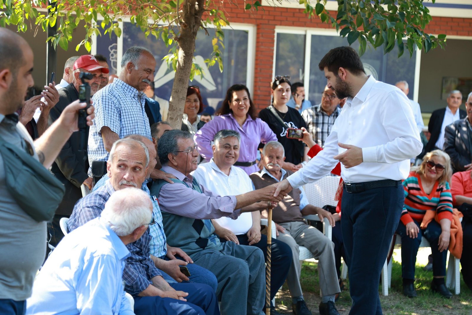 Tarsus Belediye Başkanı Ali Boltaç’tan ilk ziyaret emeklilere.  “KENDİNİZLE GURUR DUYUN, ALKIŞLAYIN”