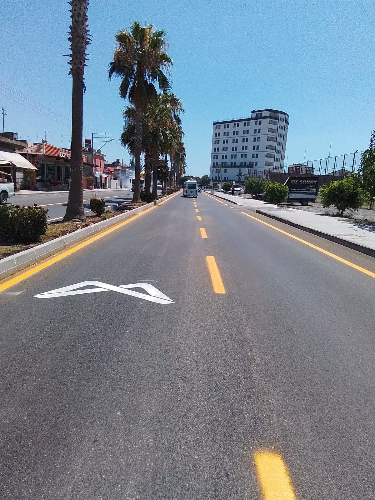 BÜYÜKŞEHİR EKİPLERİ ALİ MENTEŞOĞLU CADDESİNDE ÇİZGİLEME ÇALIŞMASI YAPTI 