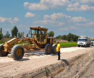 TARSUS BELEDİYESİ, 13 KÖYDE EŞ ZAMANLI YOL BAKIM ÇALIŞMALARINA DEVAM EDİYOR