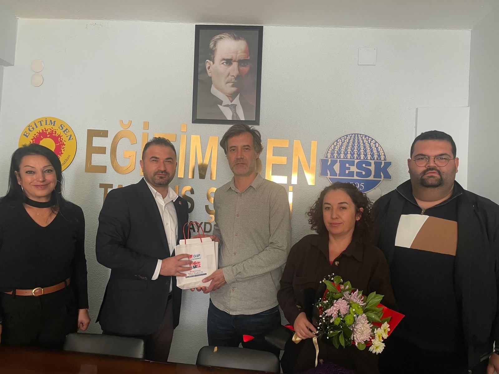 CHP TARSUS’TAN EMEKLİ ÖĞRETMENLERE VE SENDİKALARA ZİYARET 