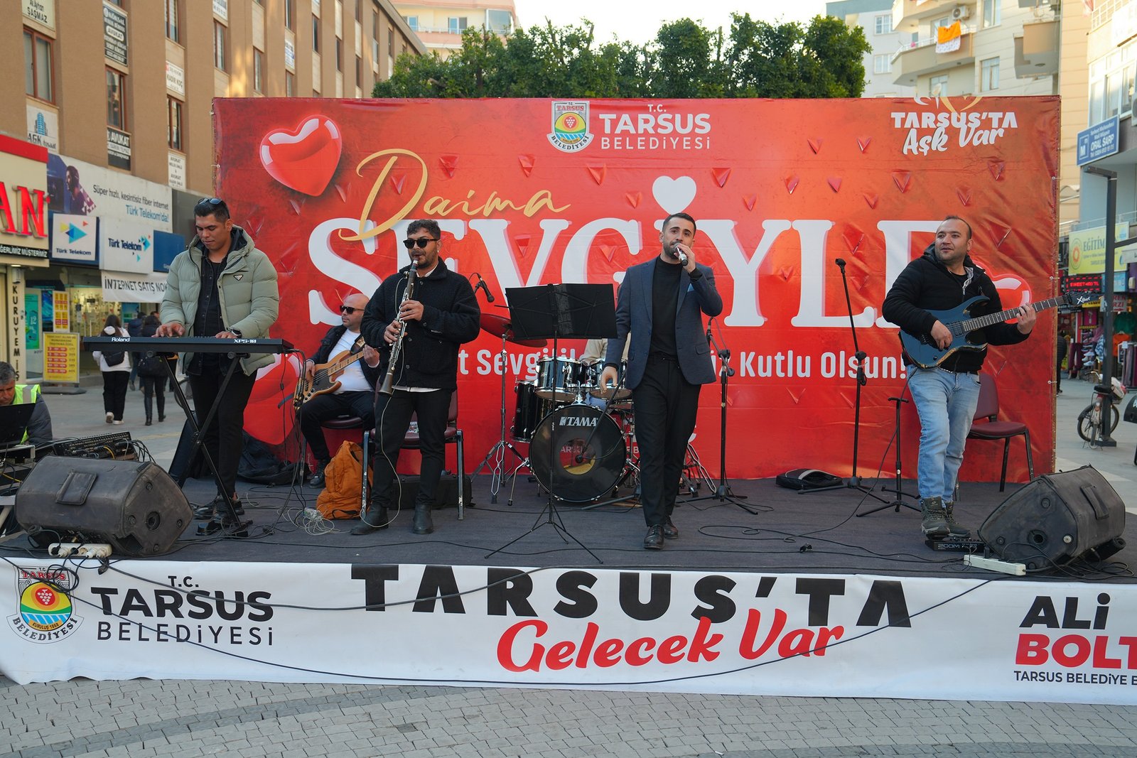 TARSUS’TA SEVGİLİLER GÜNÜ COŞKU İLE KUTLANDI