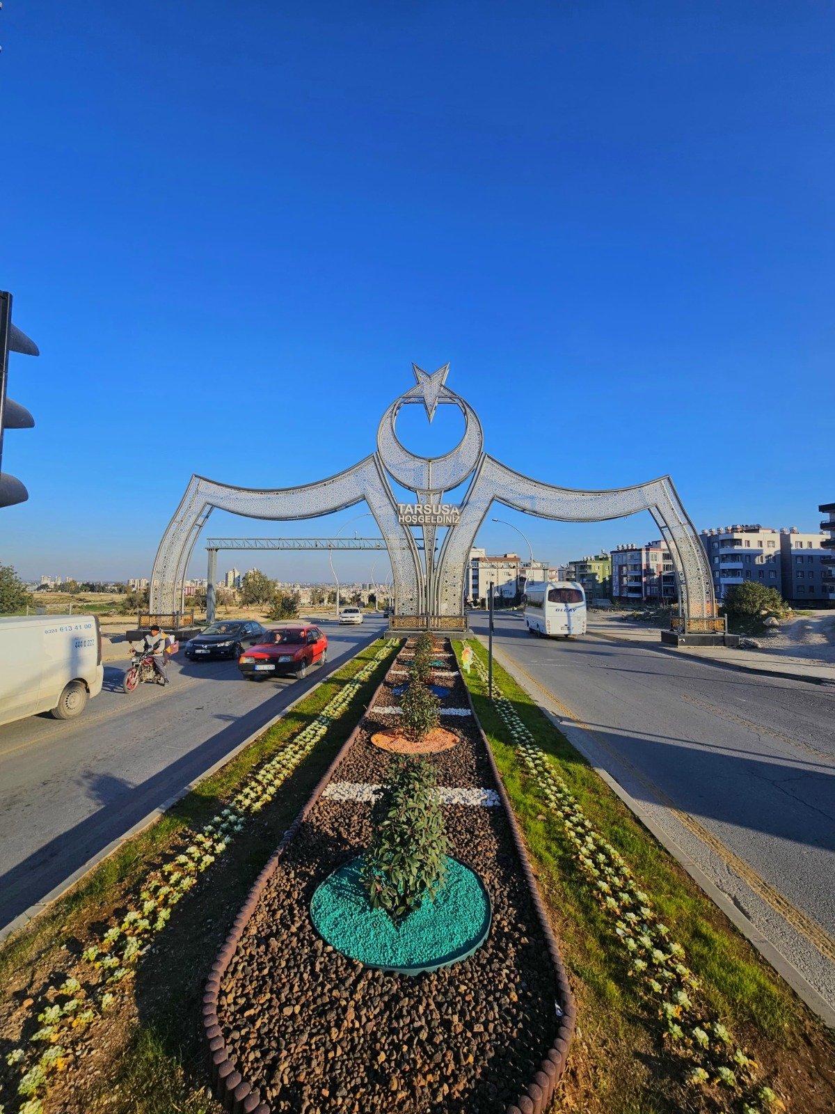 BÜYÜKŞEHİR BELEDİYESİ TARSUS’U GÜZELLEŞTİRMEYE DEVAM EDİYOR