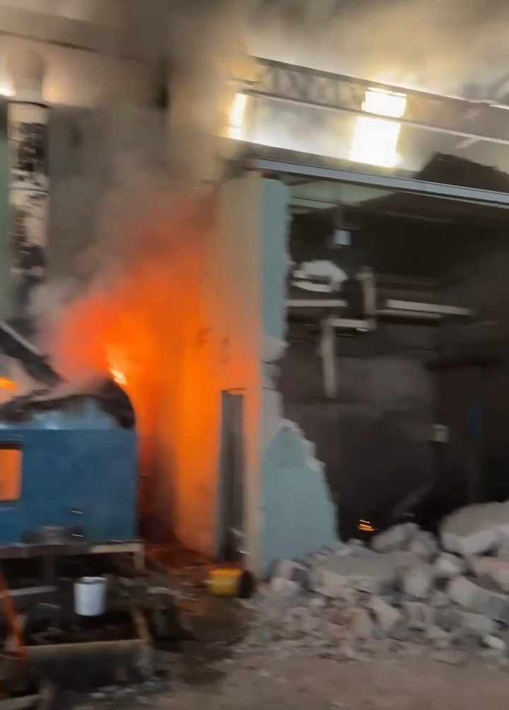 TARSUS’TA FABRİKA İÇERİSİNDE YANGIN