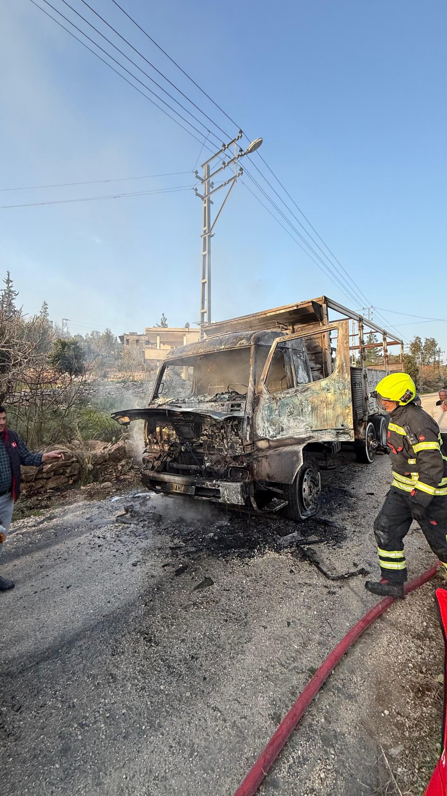 Karton yüklü tır yandı