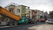 BÜYÜKŞEHİR BELEDİYESİ’NDEN TARSUS KAVAKLI MAHALLESİNDE ASFALTLAMA ÇALIŞMASI