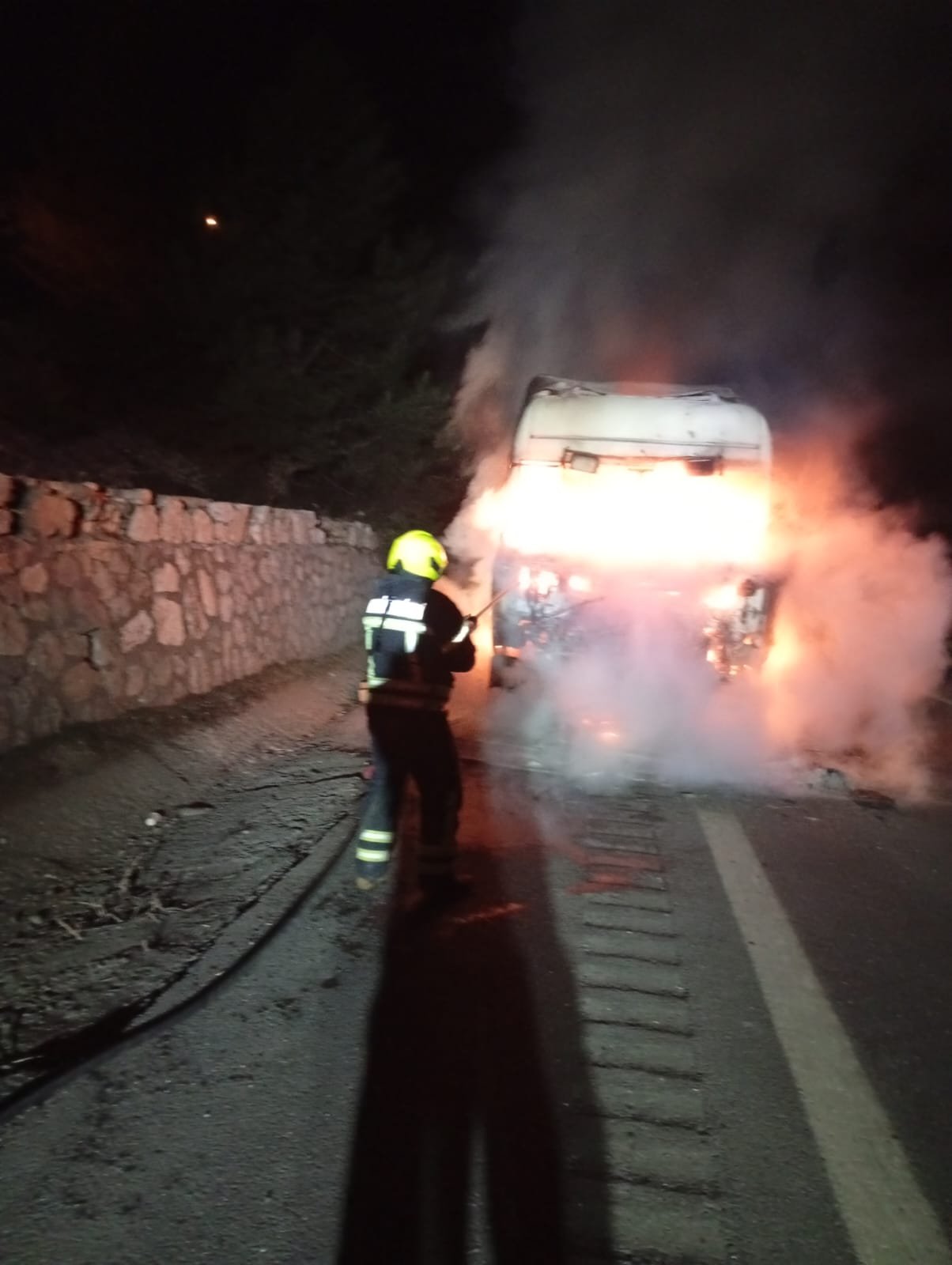 Otoyolda tır yangını 