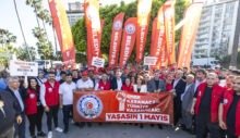 BAŞKAN SEÇER 1 MAYIS KORTEJİNDE EMEKÇİLERLE OMUZ OMUZA YÜRÜDÜ